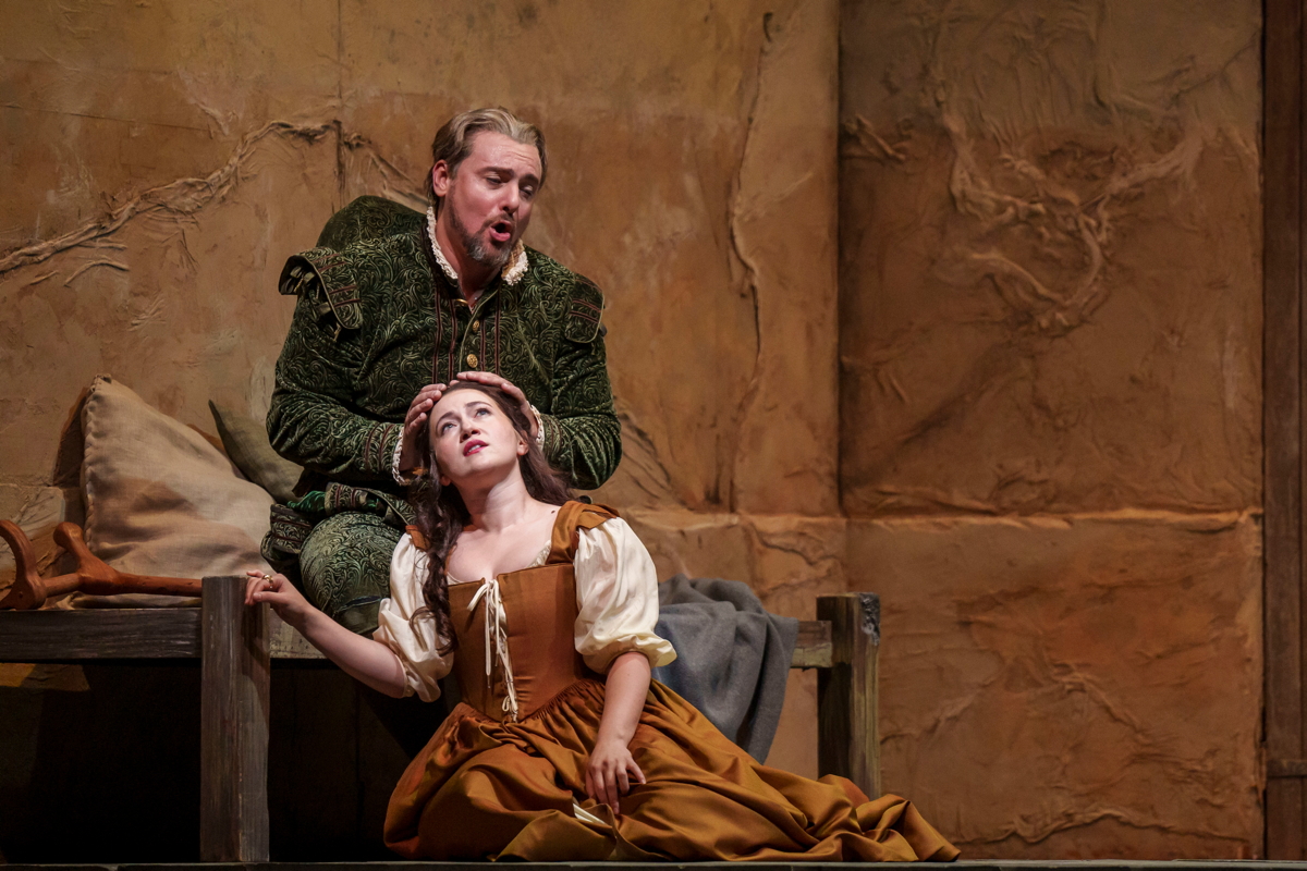 Igor Golovatenko Mané Galoyan - photo by Todd Rosenberg courtesy of Lyric Opera Igor Golovatenko Mané Galoyan - photo by Todd Rosenberg courtesy of Lyric Opera
